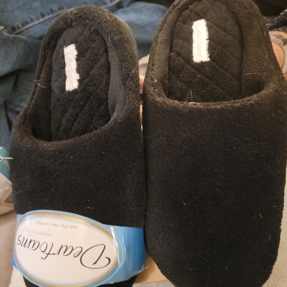 Dearforms Slippers Size 8, Black, never worn